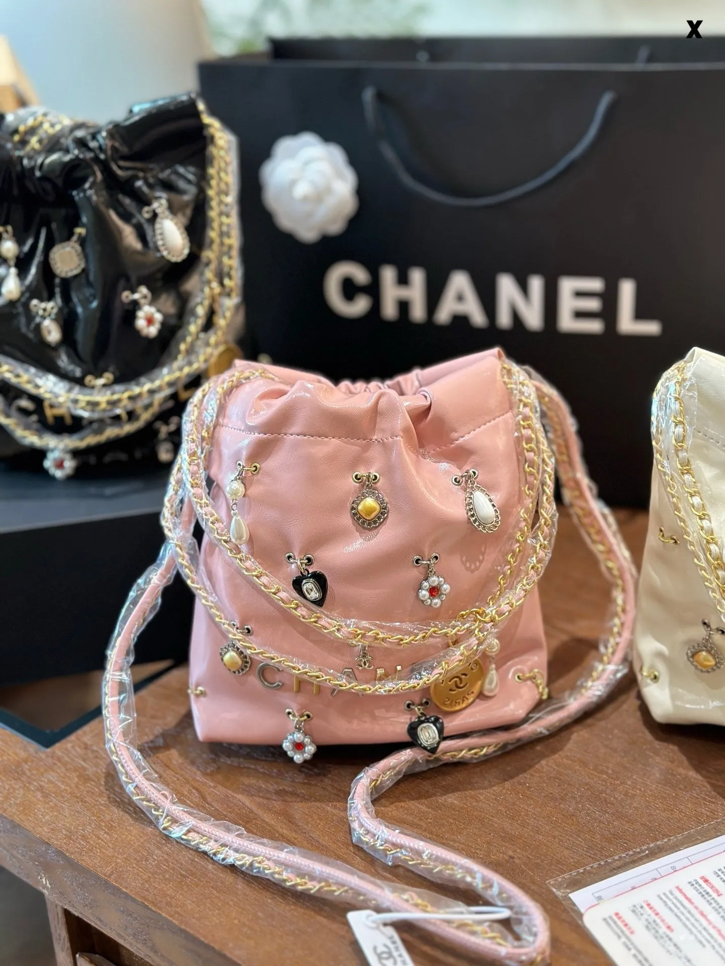 CC1026 CHANEL 22 Mini Handbag / 7.8 × 7.4 × 2.3 in