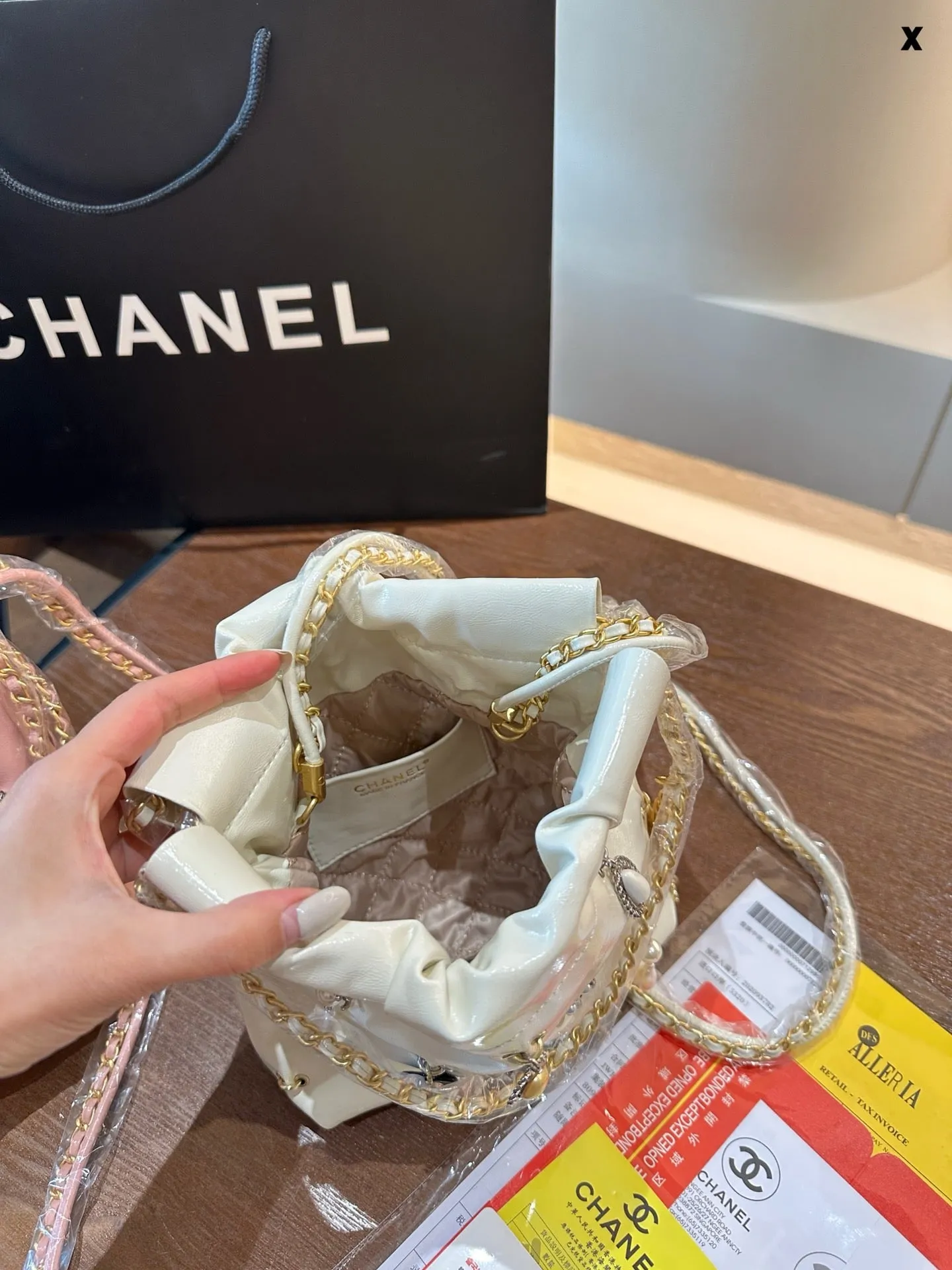 CC1026 CHANEL 22 Mini Handbag / 7.8 × 7.4 × 2.3 in