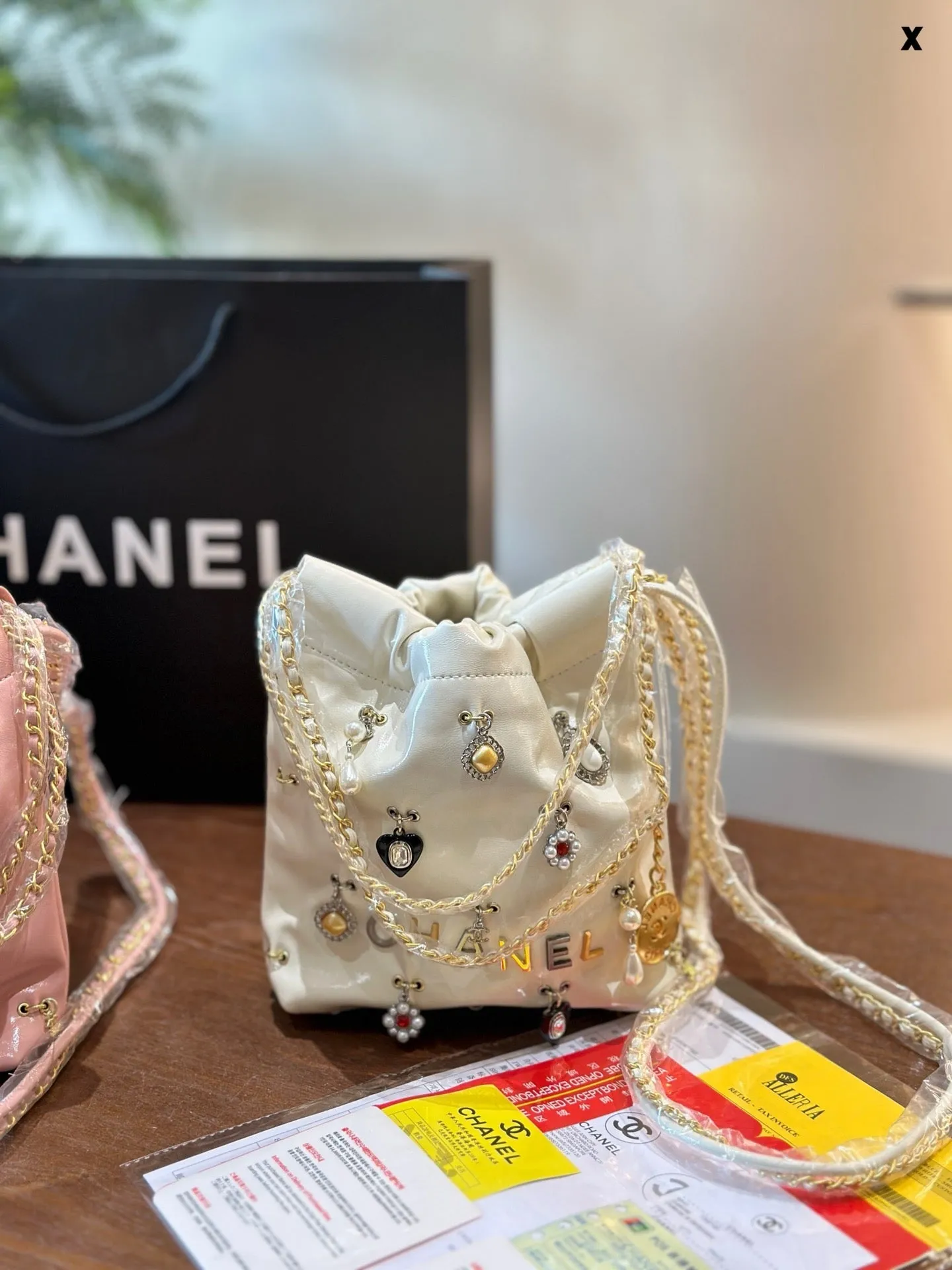 CC1026 CHANEL 22 Mini Handbag / 7.8 × 7.4 × 2.3 in