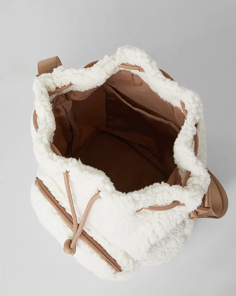 COZY SHERPA BUCKET BAG