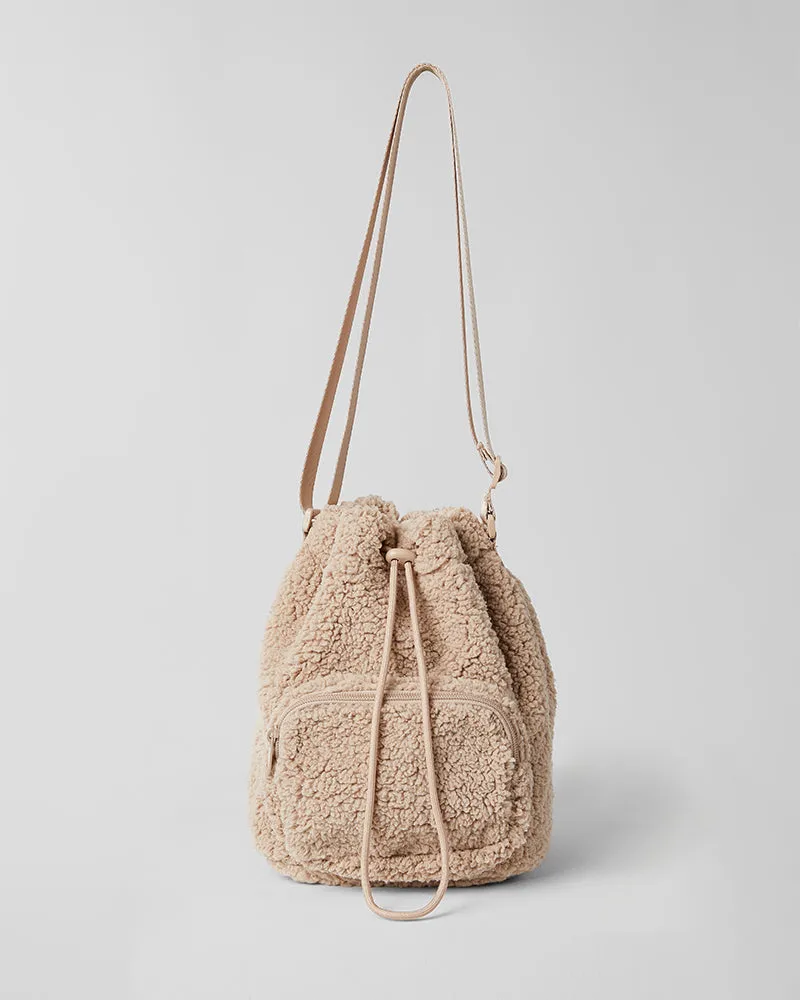 COZY SHERPA BUCKET BAG