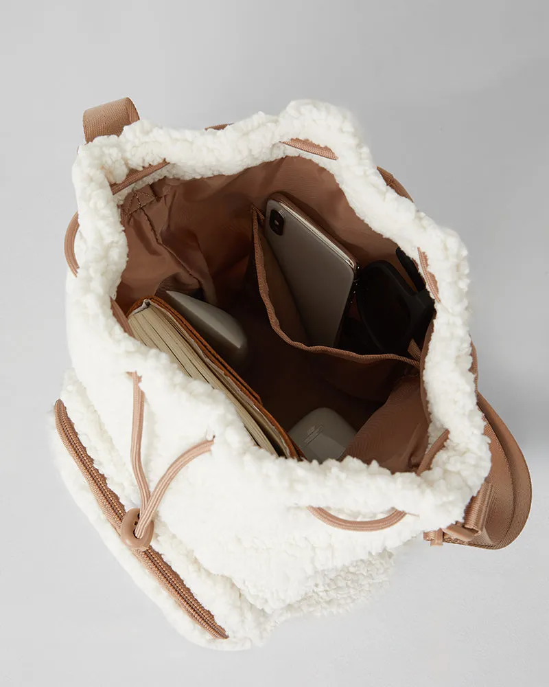 COZY SHERPA BUCKET BAG