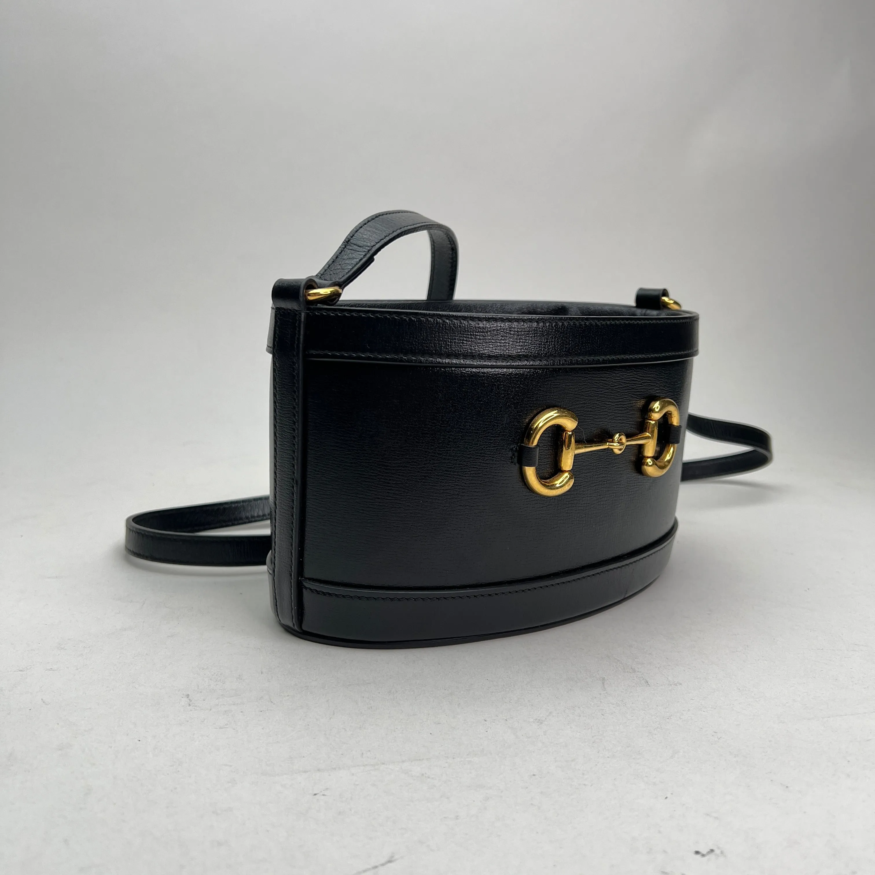 Horsebit 1955 Black Bucket Bag in Calfskin, Gold hardware