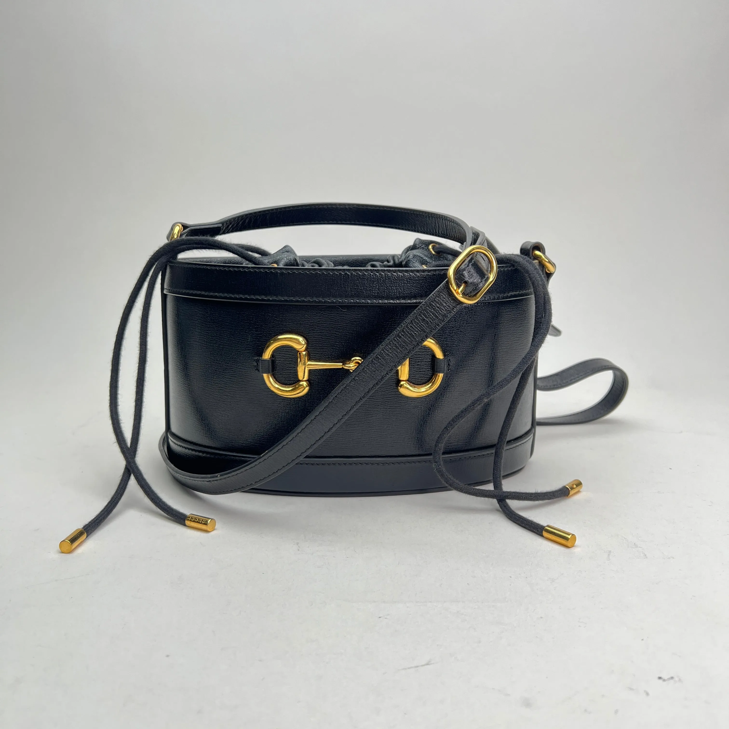 Horsebit 1955 Black Bucket Bag in Calfskin, Gold hardware