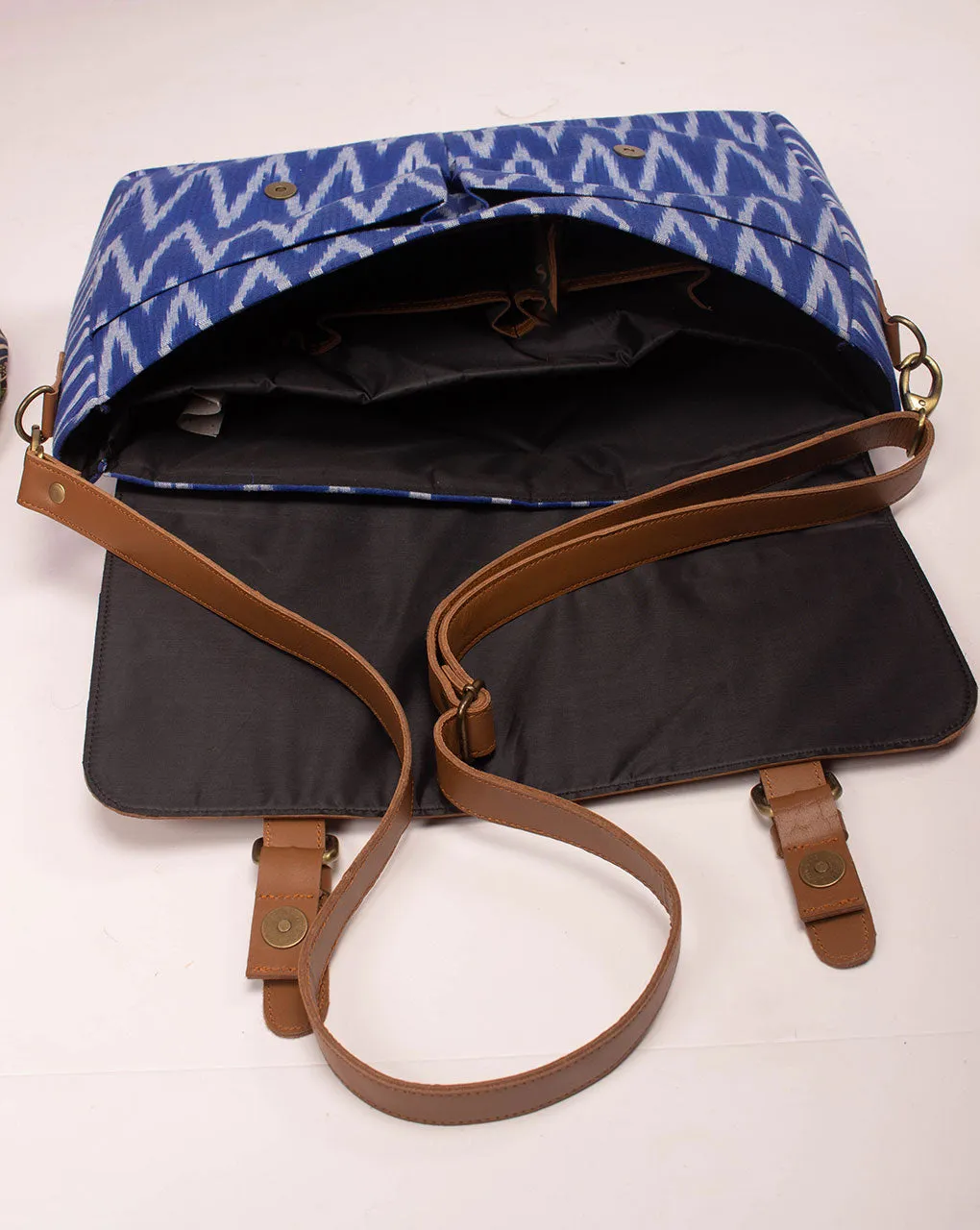 Ikat Laptop Bag