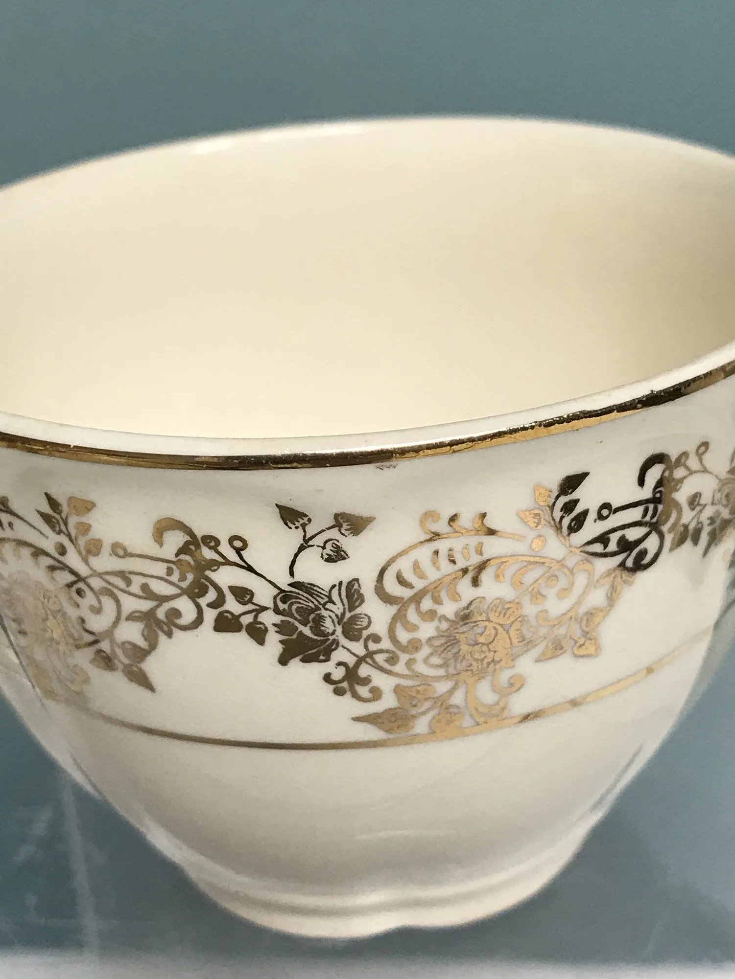 <€€ Vintage China EDWIN M. KNOWLES Ivory 22k Gold Rim Set Retired