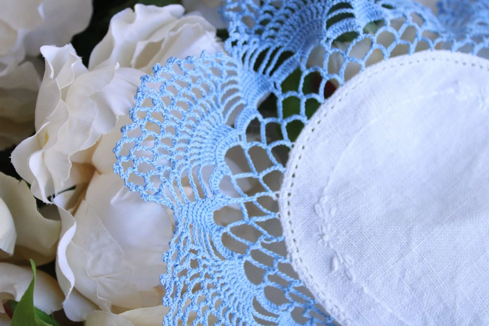 Vintage 1960s White Linen with Blue Crochet Lace Doily