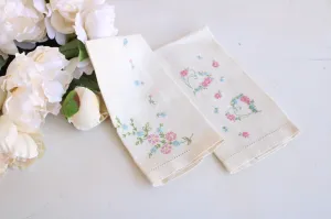 Vintage Pair of Linen With Embroidered Flowers Hand Towels