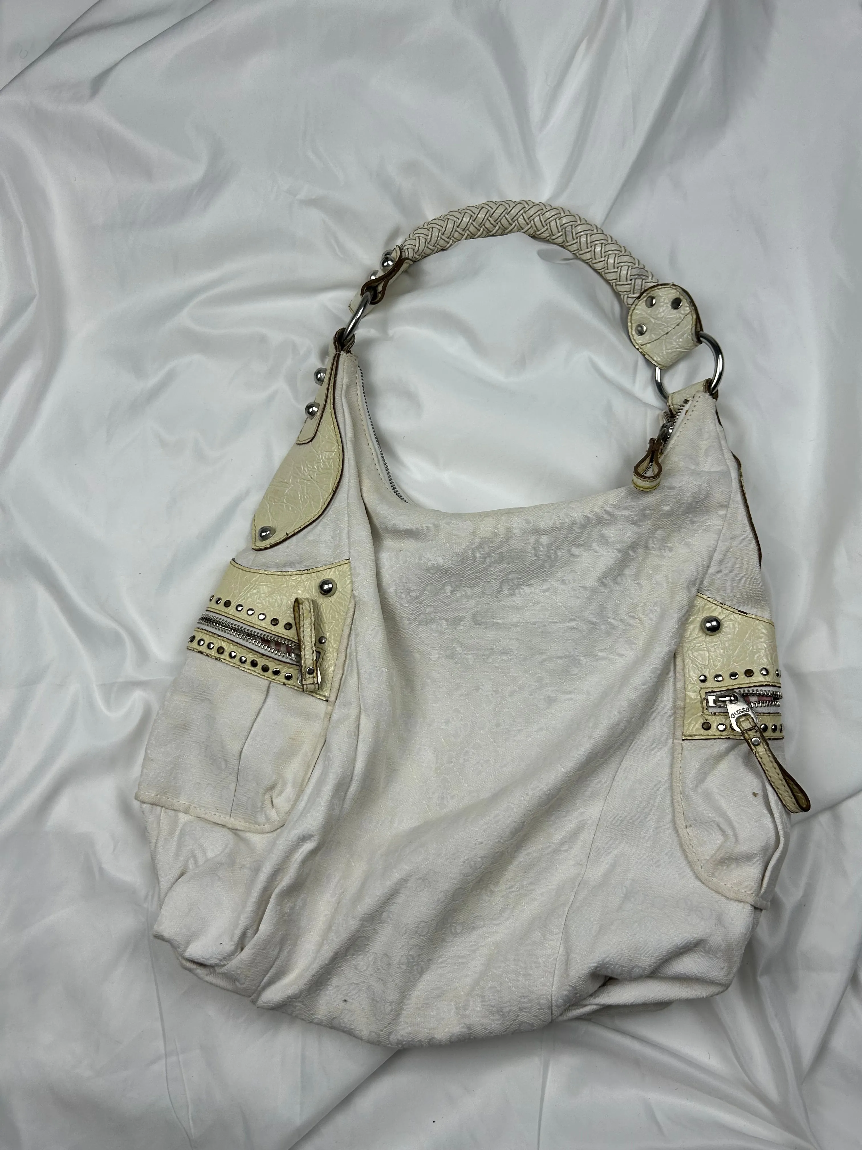 White monogram buckle uni shoulder bag